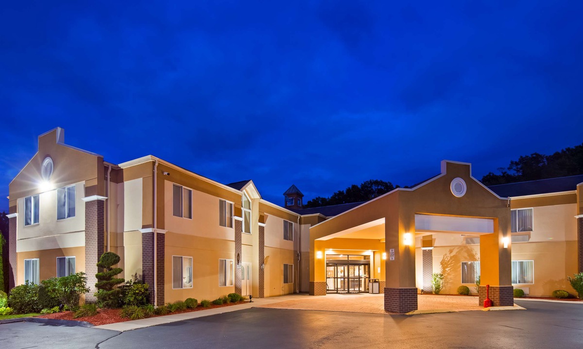 Berlin Hotel | Best Western Plus New England Inn & Suites