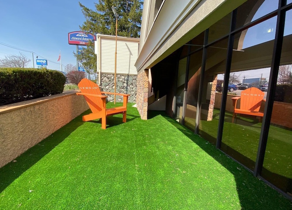 Clifton Hotel | Howard Johnson by Wyndham Clifton NJ