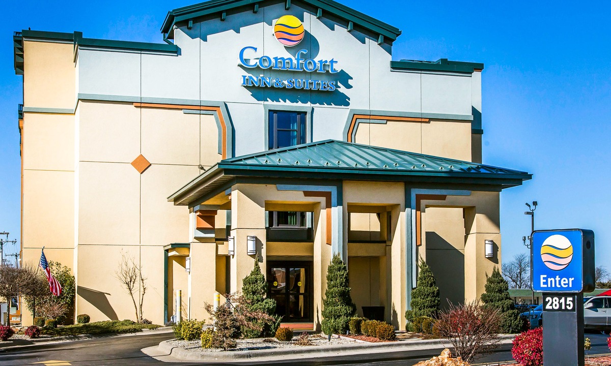 Springfield Hotel | Comfort Inn & Suites Springfield I-44