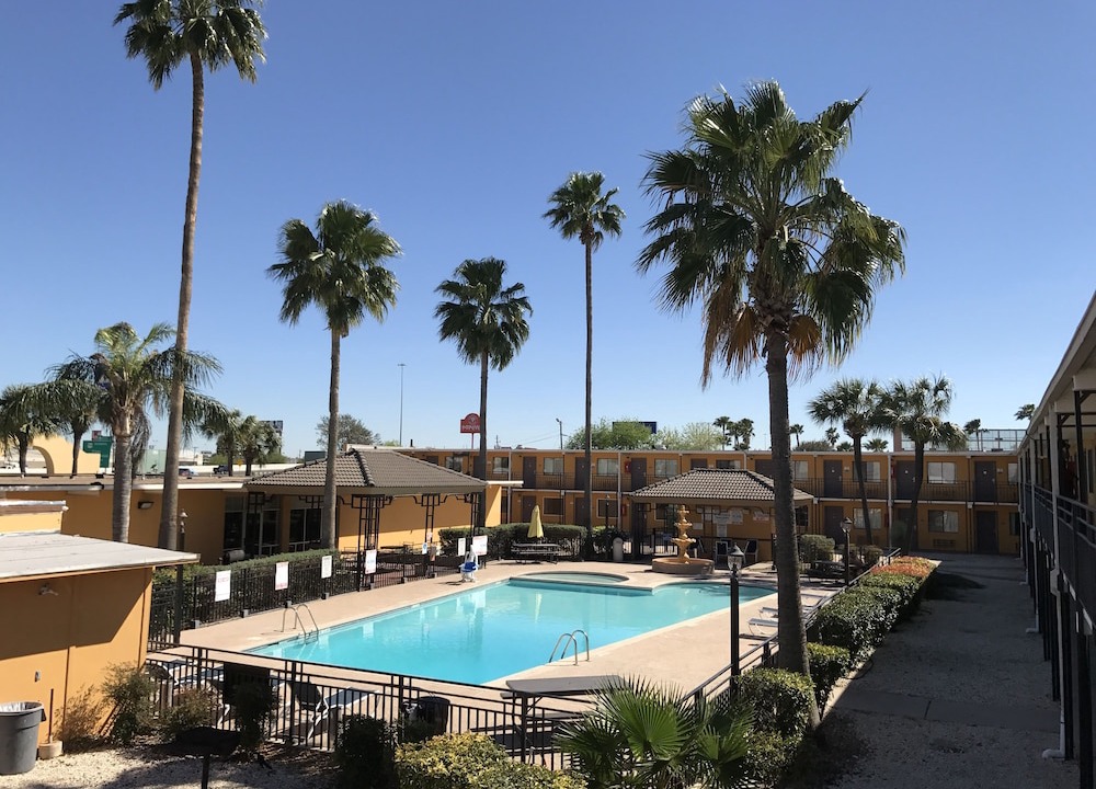 Bonanza Hotel | Americas Best Value Inn Laredo
