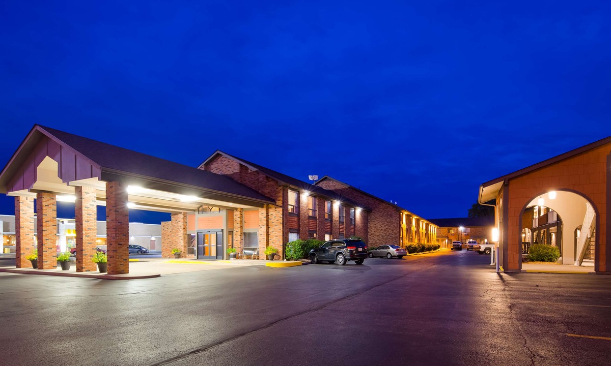 Bowling Green Hotel | Best Western Falcon Plaza