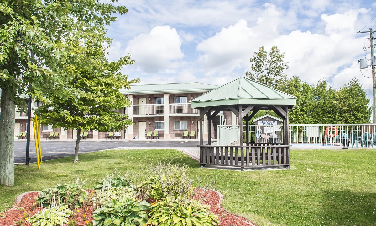 Gananoque Hotel | Quality Inn & Suites 1000 Islands