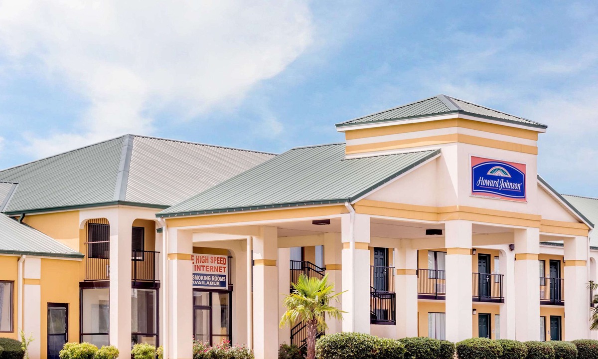Perry Hotel | Howard Johnson by Wyndham Perry GA