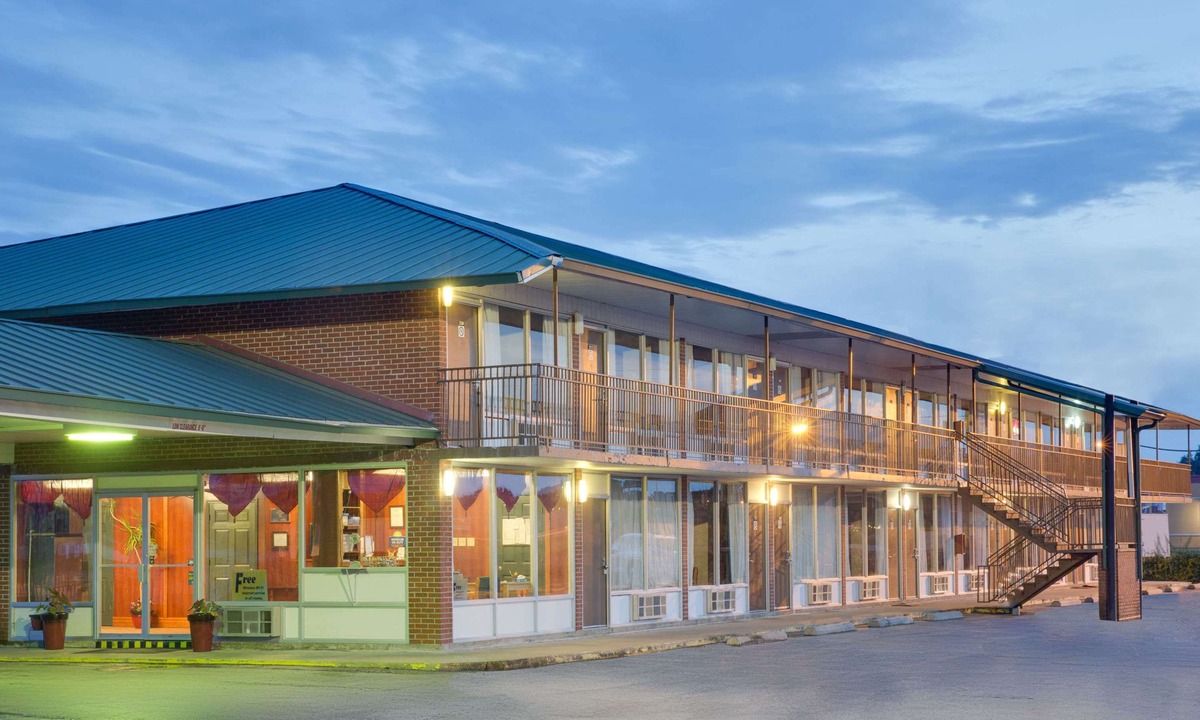Newport Hotel | Days Inn by Wyndham Newport