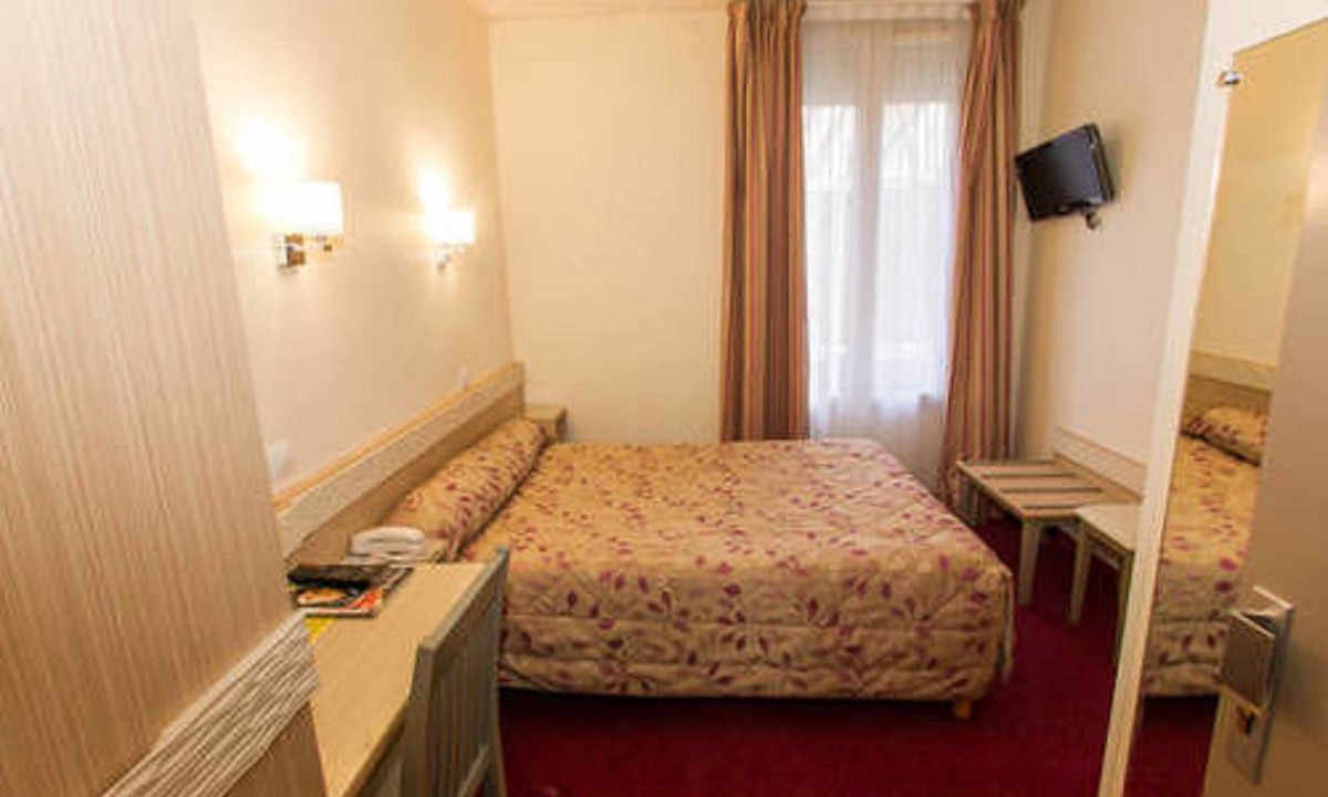Saint-Fargeau Hotel | Hipotel Lilas Gambetta