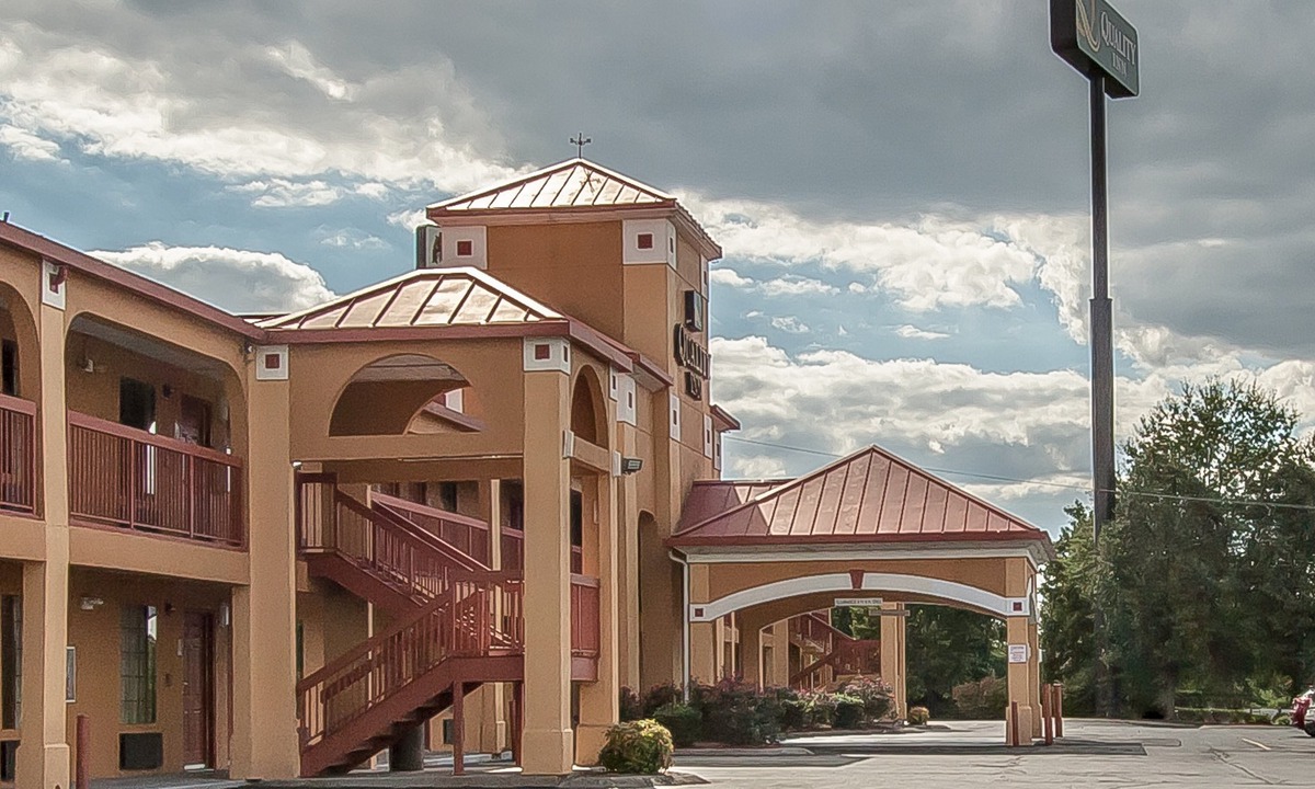 White House Hotel | Quality Inn - White House