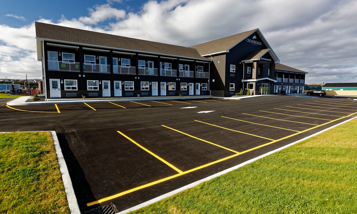 Paradise Hotel | Crossroads Inn & Suites