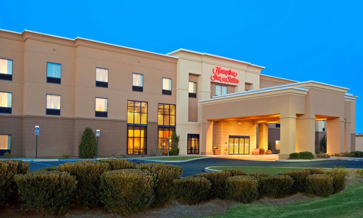 Manchester Hotel | Hampton Inn & Suites Hartford-Manchester