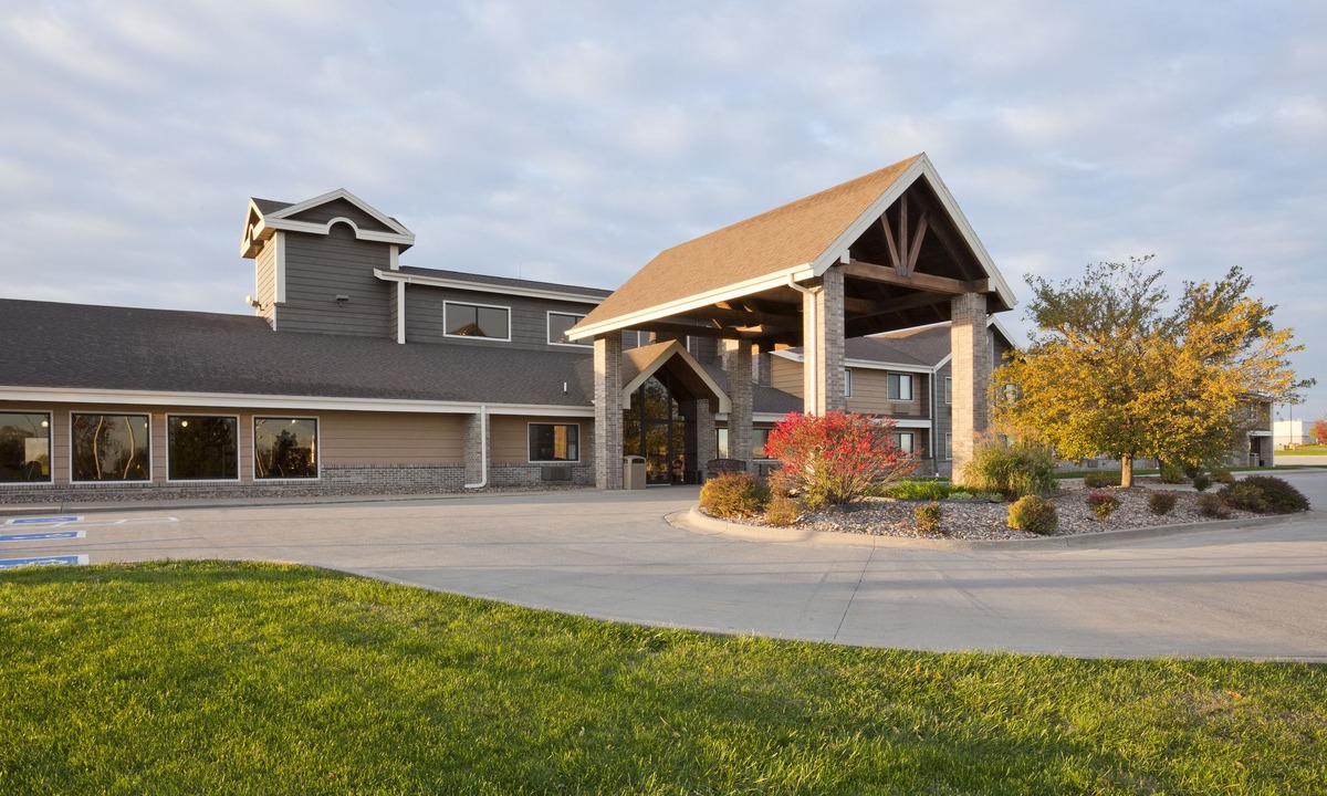 Osceola Hotel | AmericInn by Wyndham Osceola