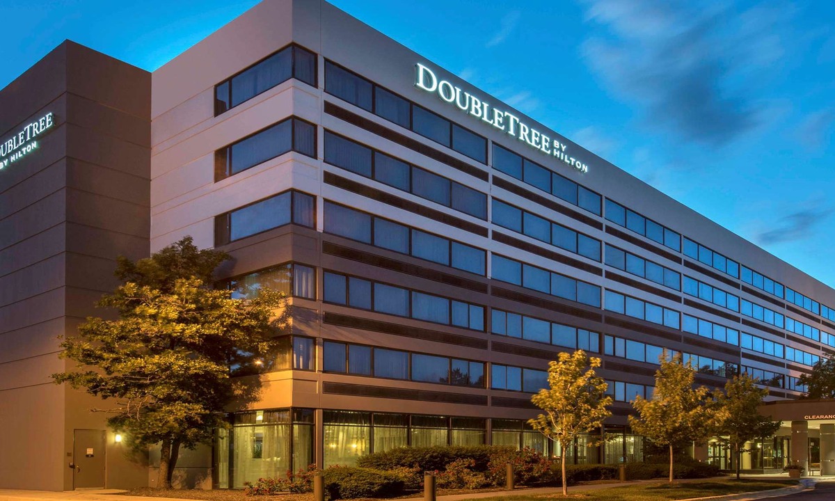 Schaumburg Hotel | DoubleTree by Hilton Chicago - Schaumburg