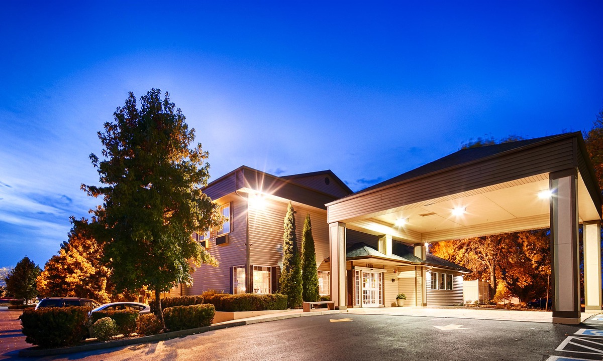 Albany Hotel | Best Western Plus Prairie Inn
