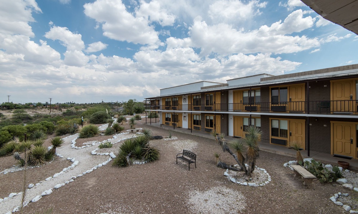 Tombstone Hotel | Landmark Lookout Lodge