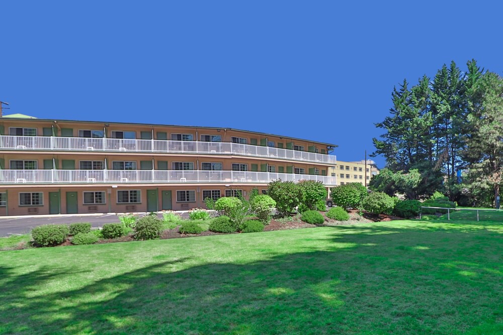 Roseburg Hotel | Riverfront Inn Roseburg