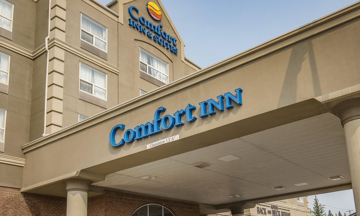 Southwest Calgary Hotel | Comfort Inn & Suites South