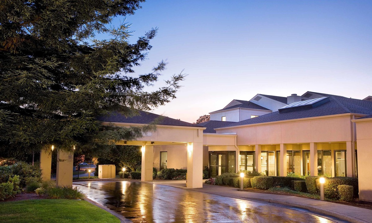 Greenway Hotel | Courtyard by Marriott Portland Beaverton