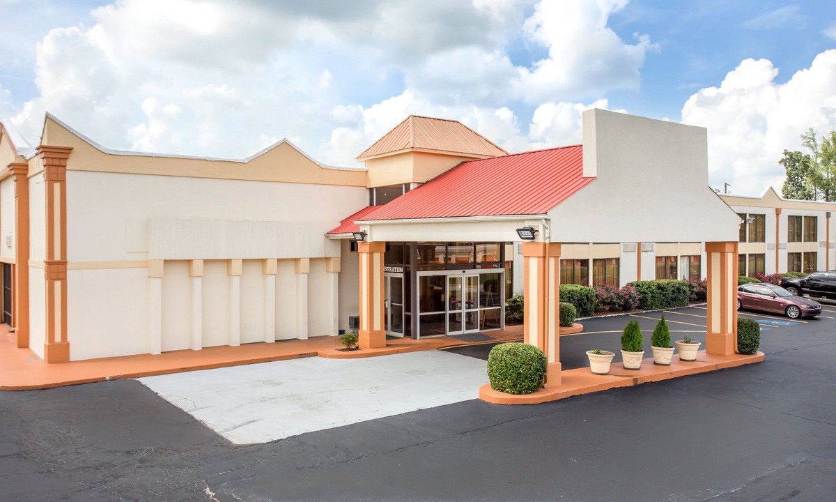 Tucker Hotel | Rodeway Inn Stone Mountain