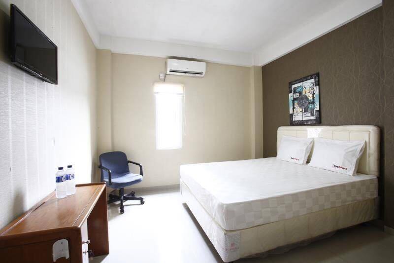 Cilandak Hotel | RedDoorz Near Cilandak Town Square