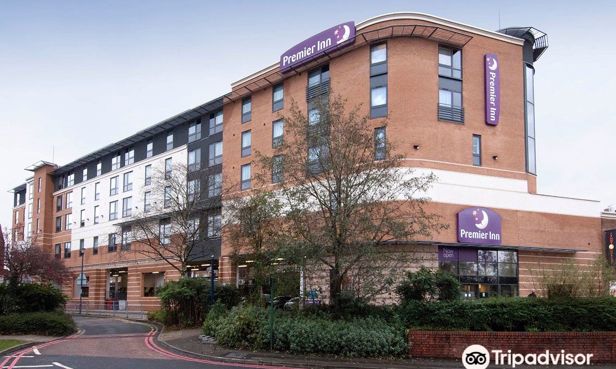 Solihull Hotel | Premier Inn Solihull Town Centre