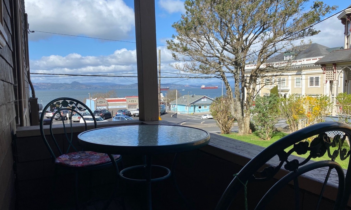 Astoria Apartment | Historic Downtown Riverview Flat, No. 2