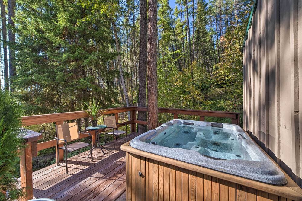 Whitefish House | Five star luxurious cabin with top of the line amenities.