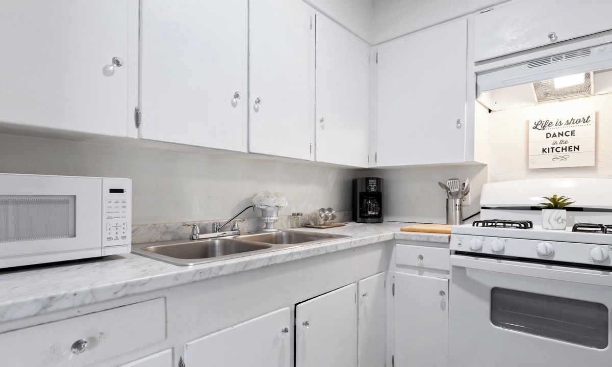 Junius Heights Apartment | Cute 1 Bedroom Bathroom Gem
