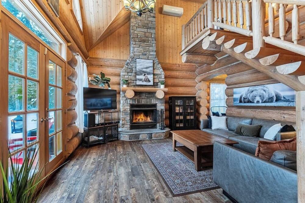 Fiddler Lake Resort House | Fiddler Lake Resort Chalet: Private Jacuzzi &Sauna