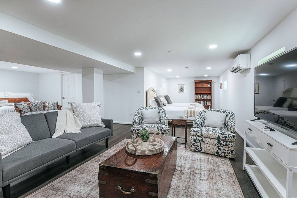 Jefferson Park Avenue Apartment | Cavalier Cocoon: Studio + Walk to uva Grounds