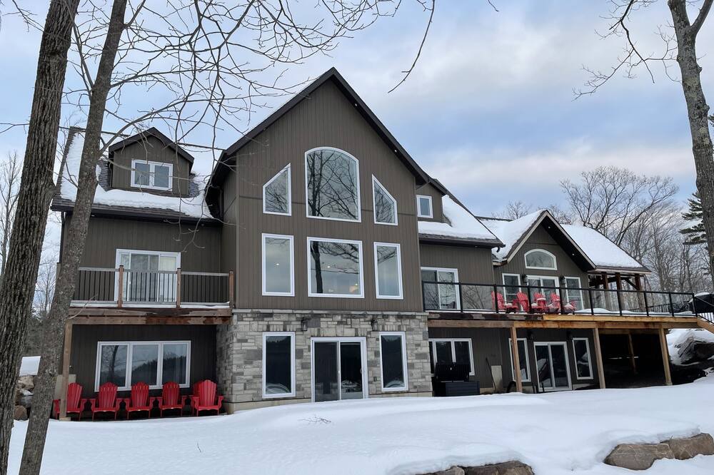 Greater Madawaska Cottage | Barrett Chute Cottage and Ski Chalet - 5 mins from Calabogie Peaks