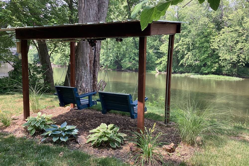 Grass Creek House | Riverfront house on the Tippecanoe River- Yogi’s Den - upper level