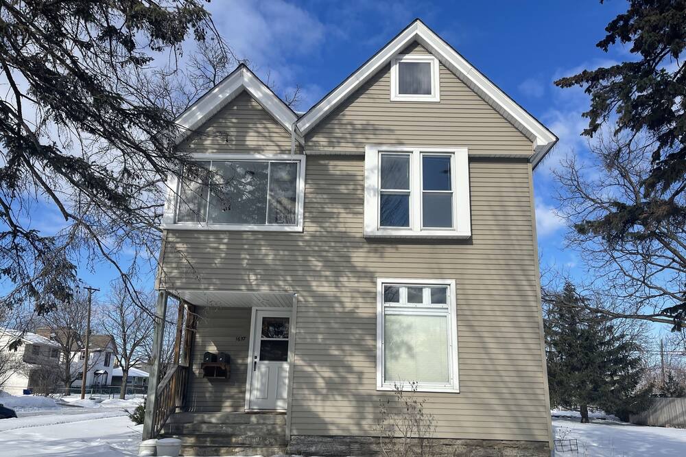 Midway House | SPACIOUS ONE BEDROOM IN HAMLINE-MIDWAY AREA