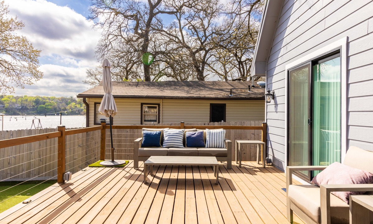 Fort Worth House | Secluded Lake Front Delight!