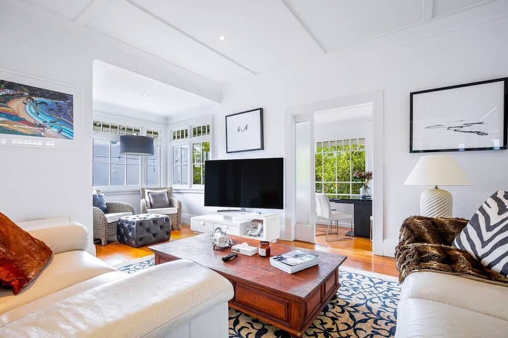 Newton House | Sunny two-bedroom villa