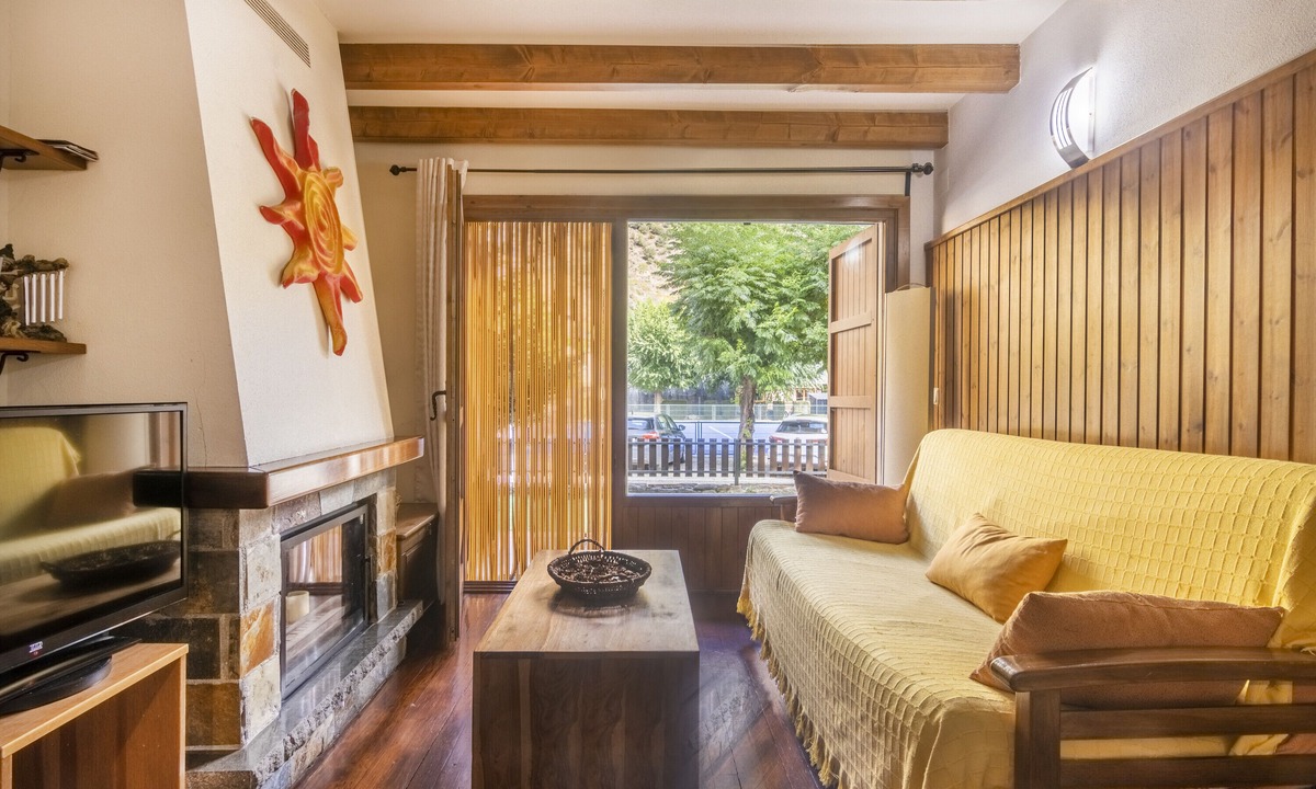 Esterri D'Aneu Apartment | Apartment 'Suites Spain Playa - Vaqueira' with Wi-Fi and Air Conditioning