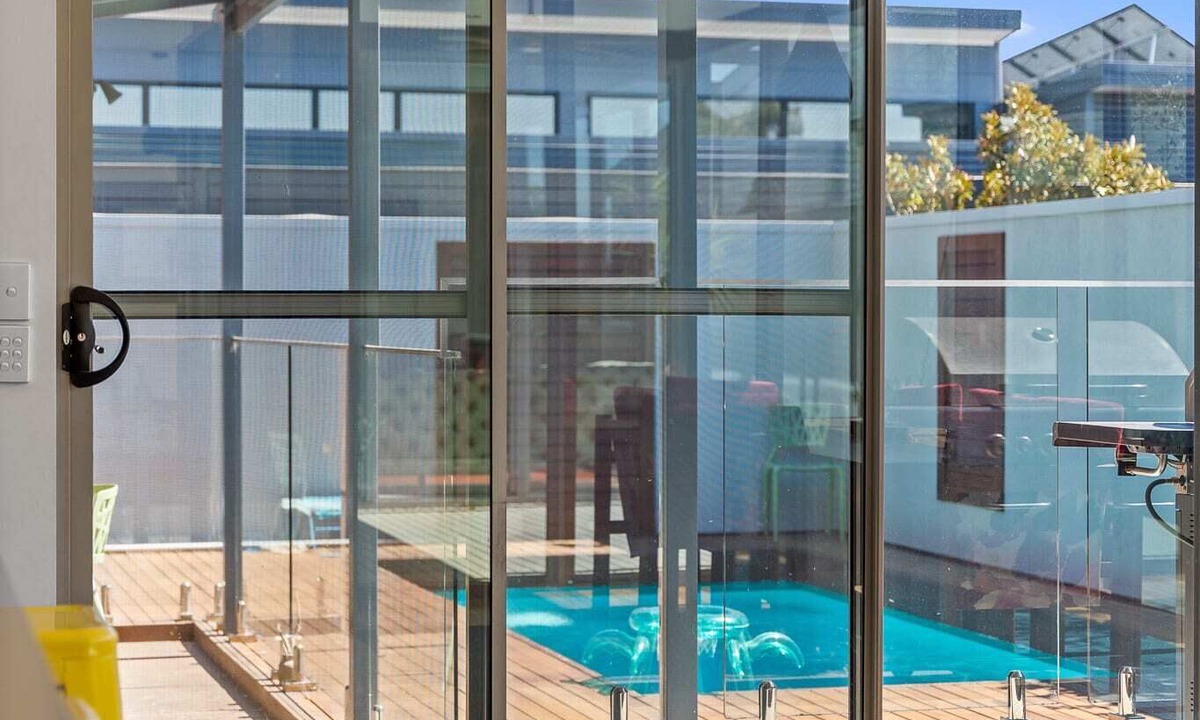 East Bendigo House | Top End Poolside Perfect Holiday Home