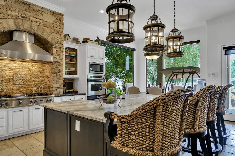 Panther Creek House | Houston Tranquil Lakefront living & Tropical Pool