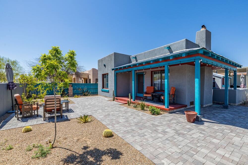 Tucson House | Modern, new house. One Block from Campus