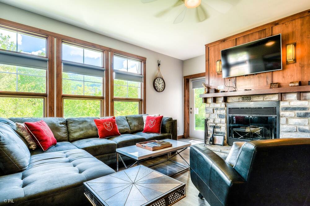 Tremblant-Les-Eaux Condo | Arnica 209★5 Beds★View★Walk to Mountain★Fireplace