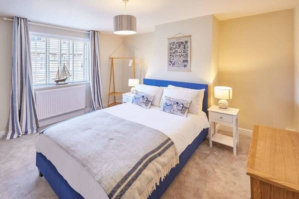 Whitby House | Host & Stay | Spring Cottage