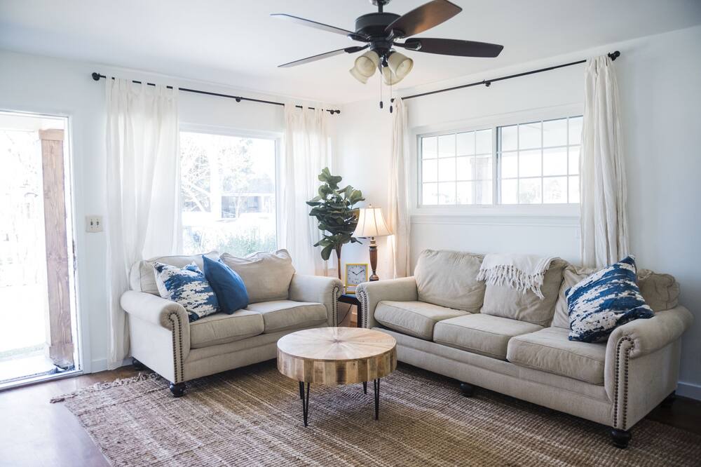 Forest Park House | Cheerful Avondale Bungalow