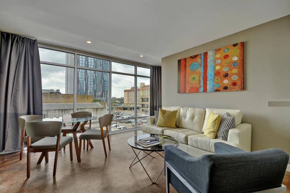 Civic District Apartment | The Littlefields by Lodgewell | Updated Loft | B5