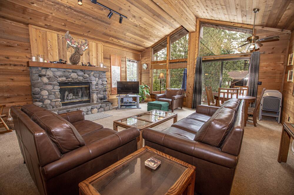 Lake Forest House | Vance: Sunny and Spacious Dollar Point Home