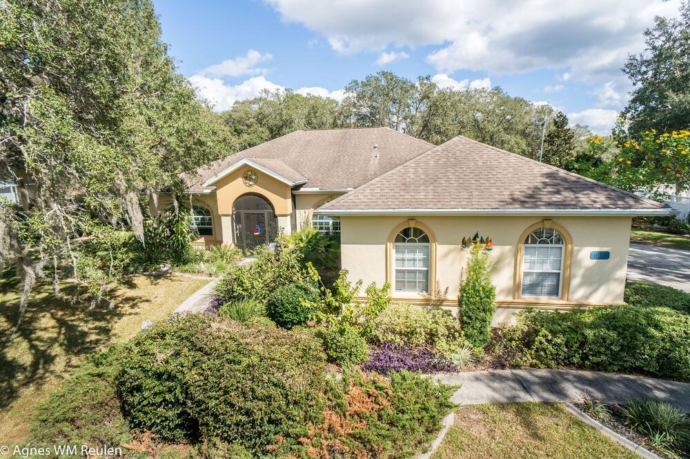Hernando House | Comfortable Villa with lots of privacy and pool on one acre in Hernando FL