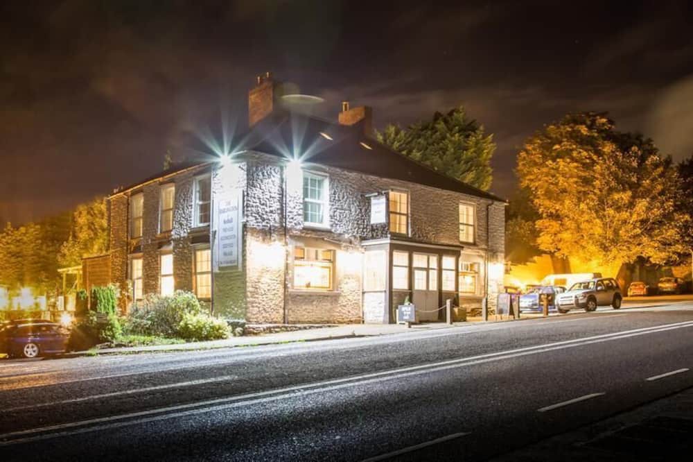 Redhill Hotel | Darlington Arms
