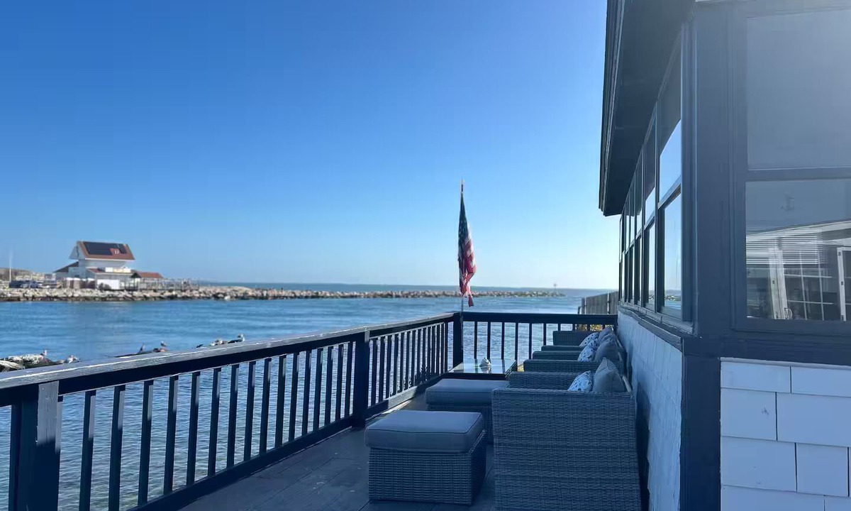 Jerusalem House | Waterfront cottage in Jerusalem