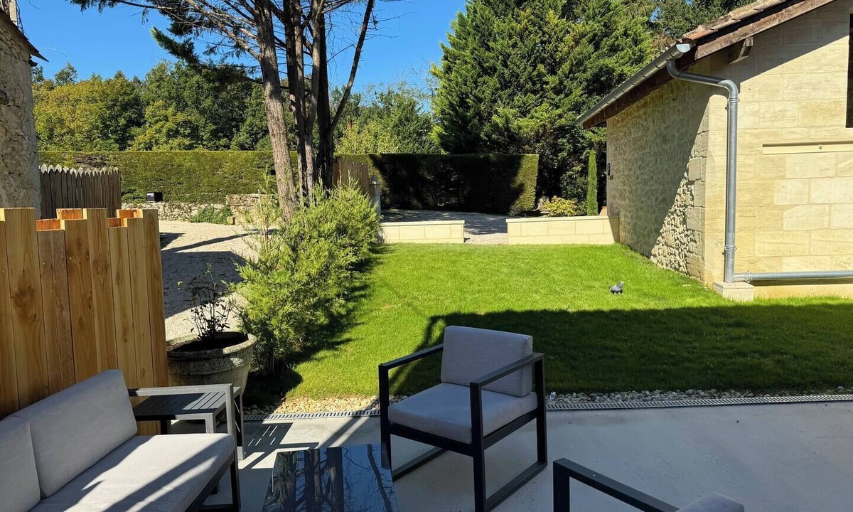 Naujan-et-Postiac Cottage | The Emilion Getaway