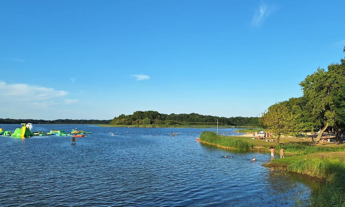 Argent-sur-Sauldre House | Canal-side house