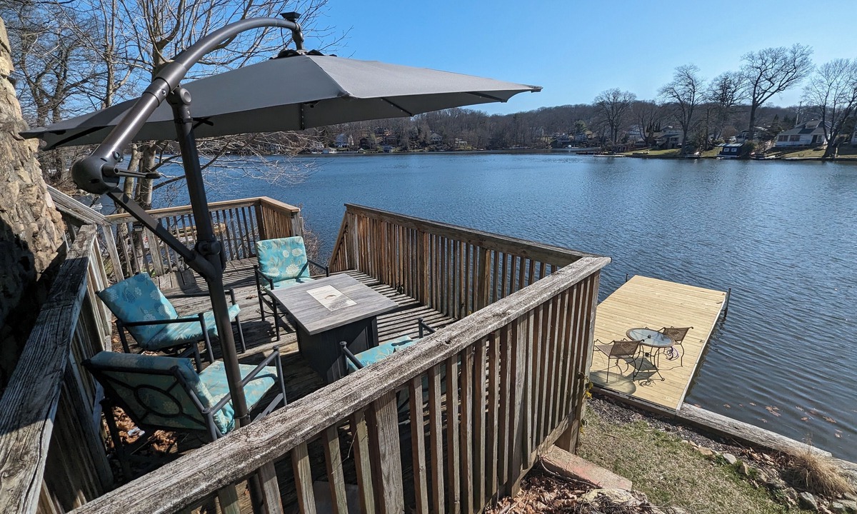 Hopatcong House | Peaceful Lakefront Home in no-wake zone