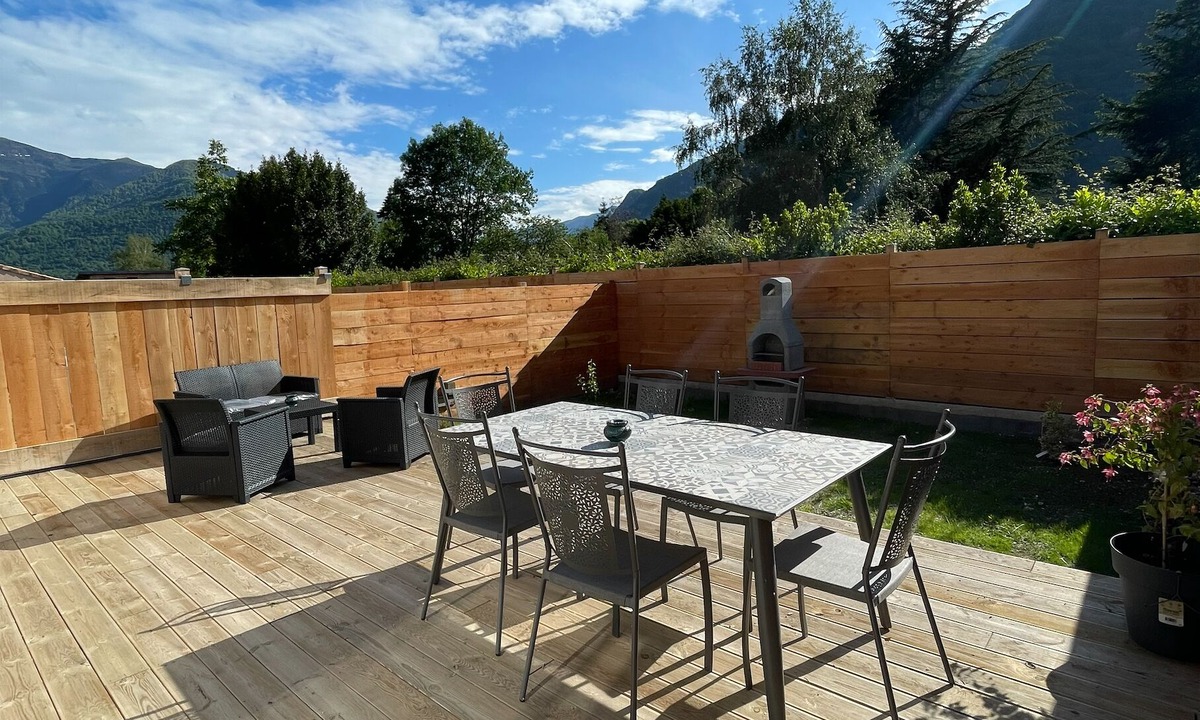 Chaum House | Holiday Home 'Miaffo' with Mountain View, Wi-Fi and Air Conditioning