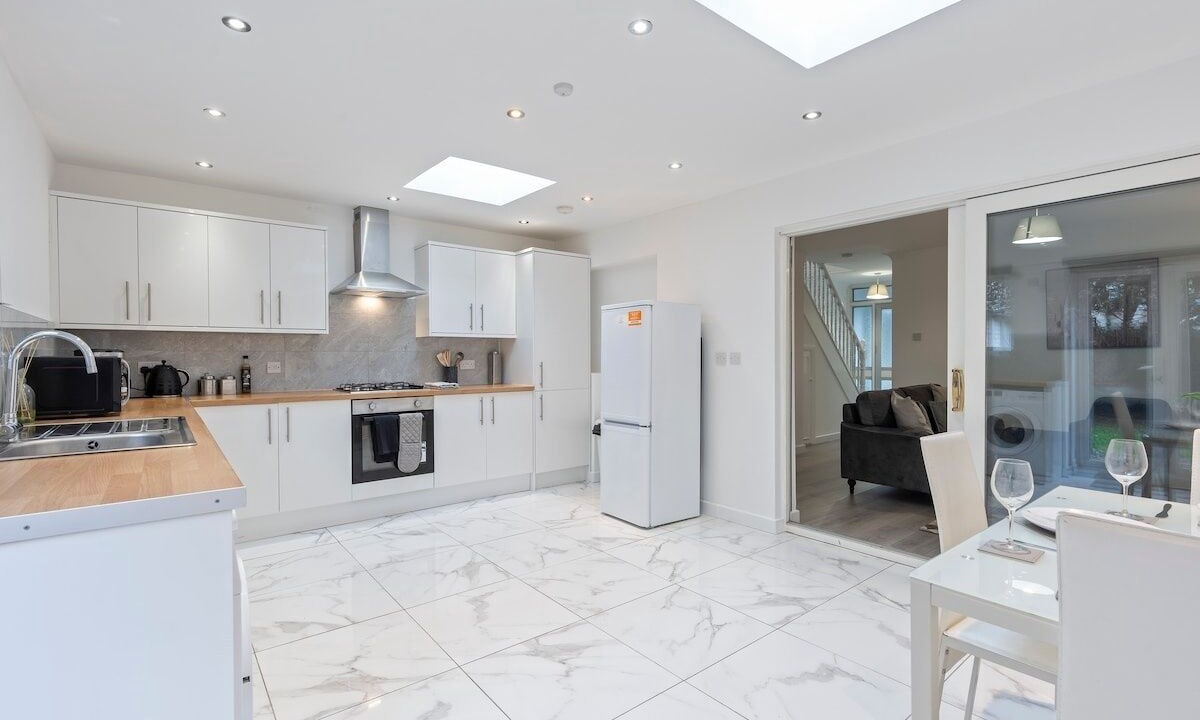 Little Holland House | Elegant 3 Bed Haven in Dartford