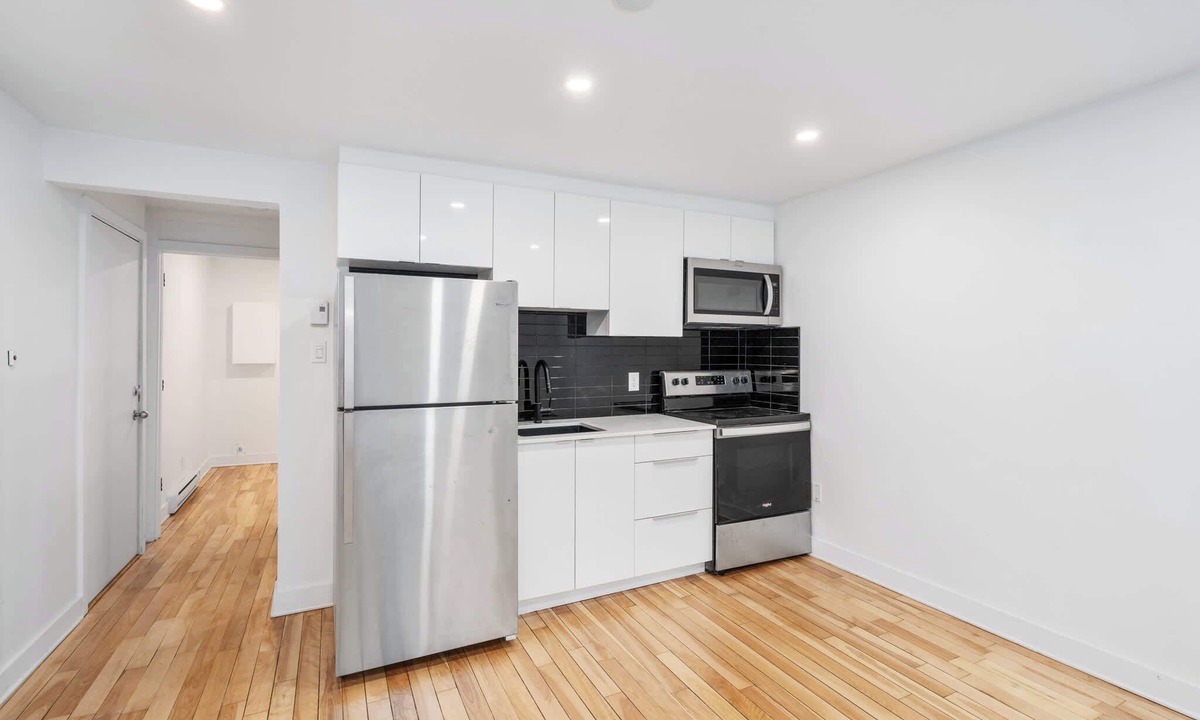 Downtown Montreal Apartment | 1186-2bedrooms+Sofa S